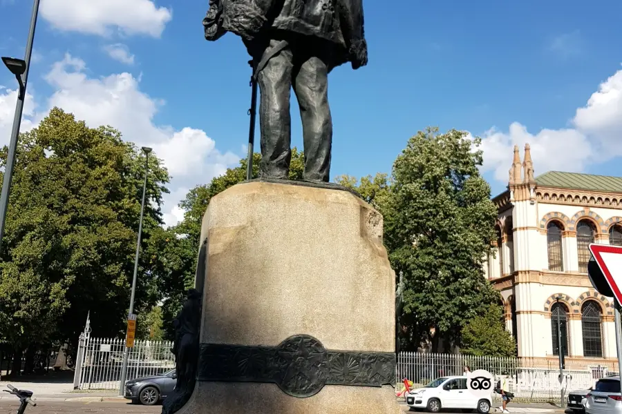 Monumento a Giuseppe Dezza