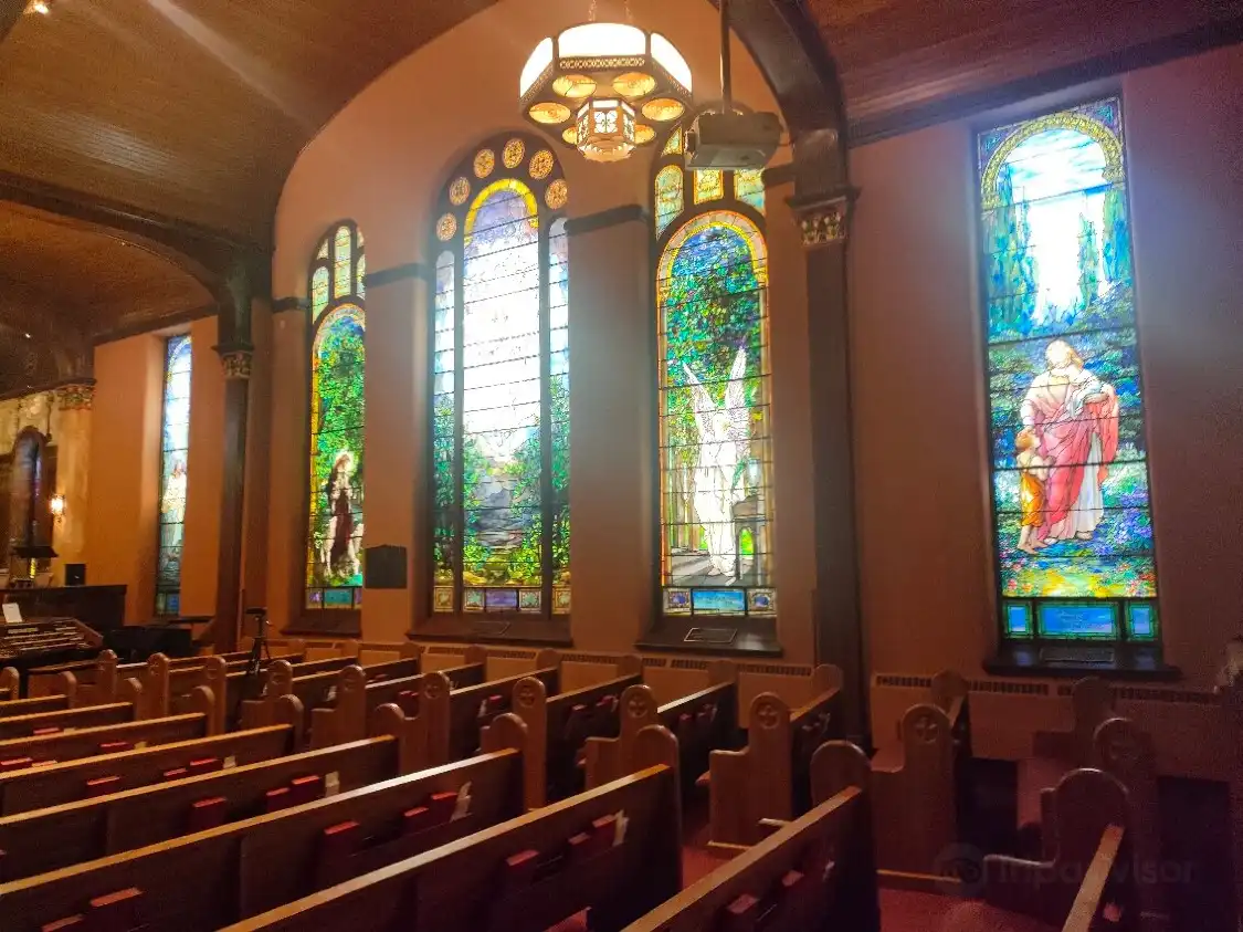Hotels near St Luke's United Methodist Church