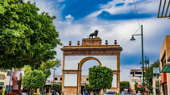 Triumphal Arch of the Causeway of the Heroes