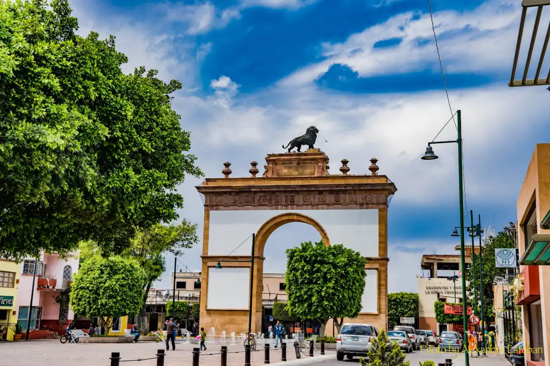 Hotels near Triumphal Arch of the Causeway of the Heroes