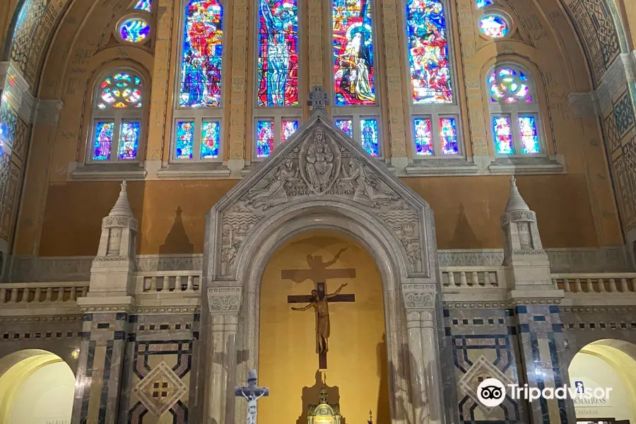 Basilique Sainte-Thérèse de Lisieux