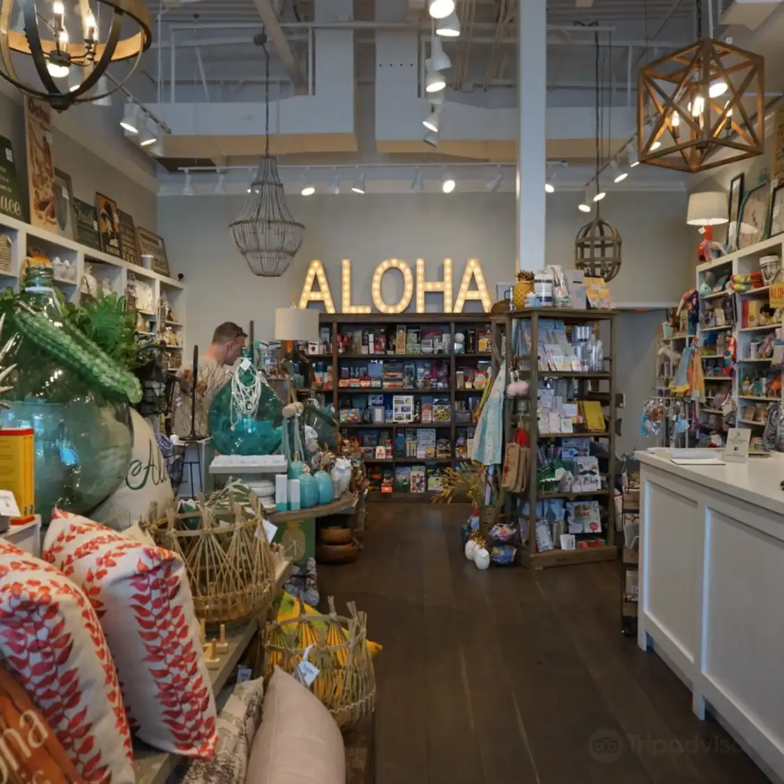 Hotels near Ka Makana Aliʻi
