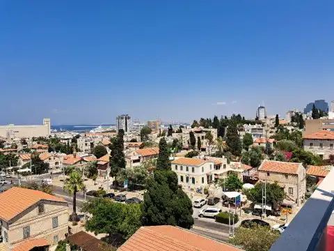 Hotels near German Colony