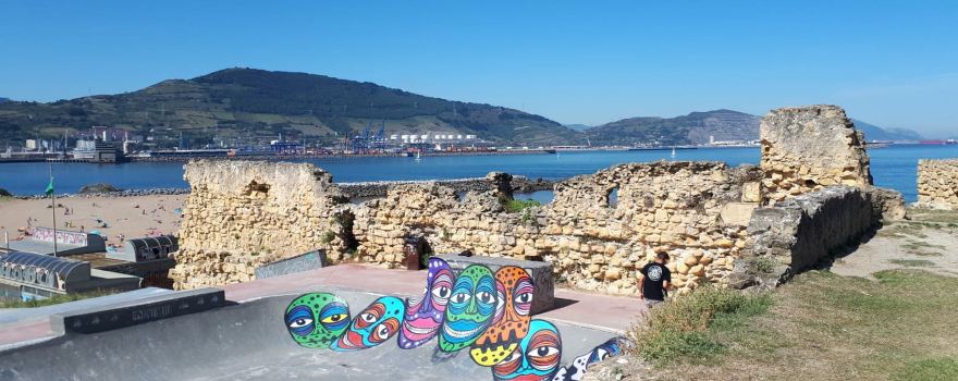 Arrigunaga Beach