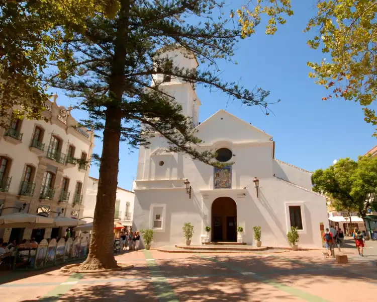 Hotels near Church of El Salvador
