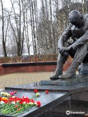 Monument to Mourn Soldier