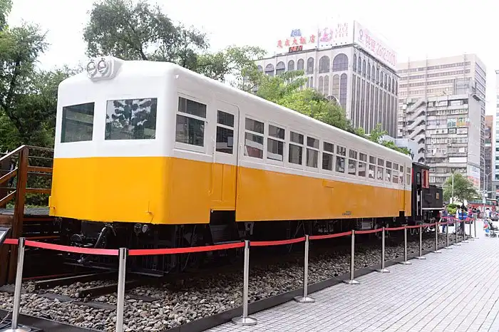 台鐵LDK58蒸気機関車周辺のホテル