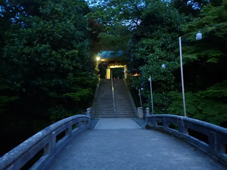 Hotels near Nagata Shrine