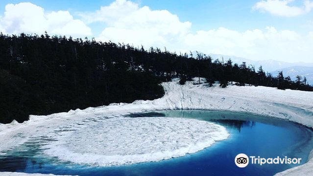 Kagami-numa pond (Hachimantai Dragon Eye)