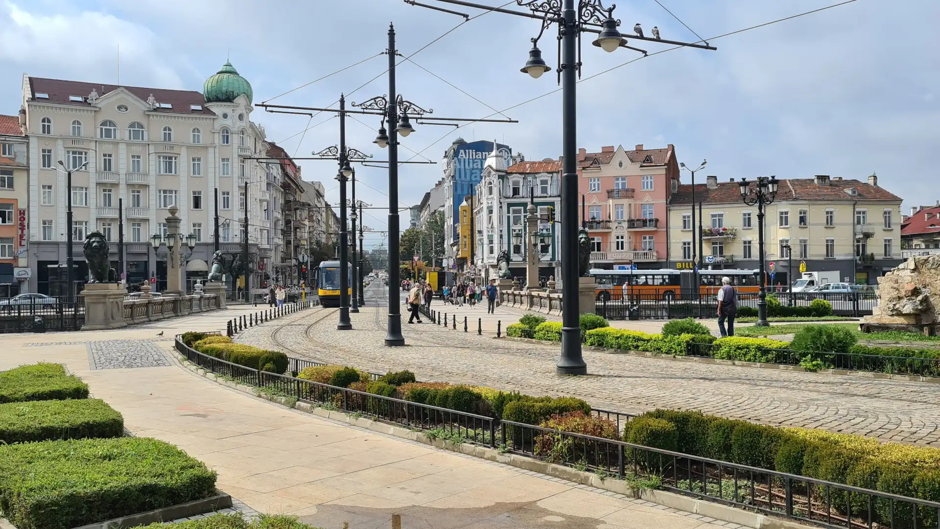 Hotels near Lions' Bridge