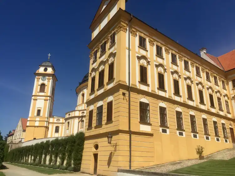 Hotels in Јаромјержице на Рокитни