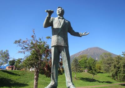 Takashi Hosokawa Memorial Statue(enka singer statue)