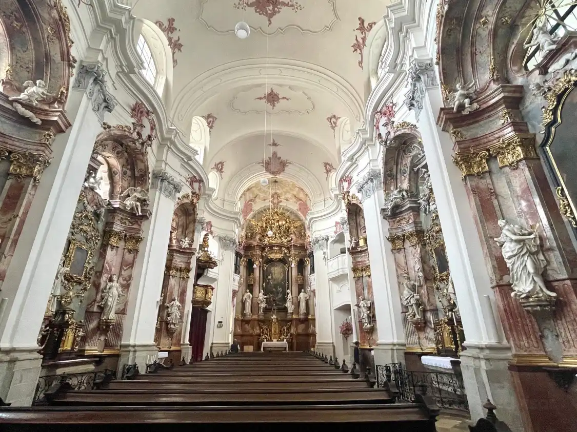 Hotels near Minoritenkirche
