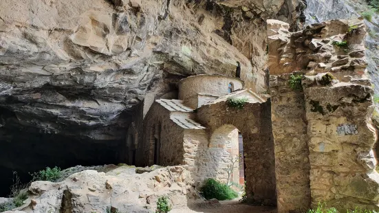 Davelis Cave