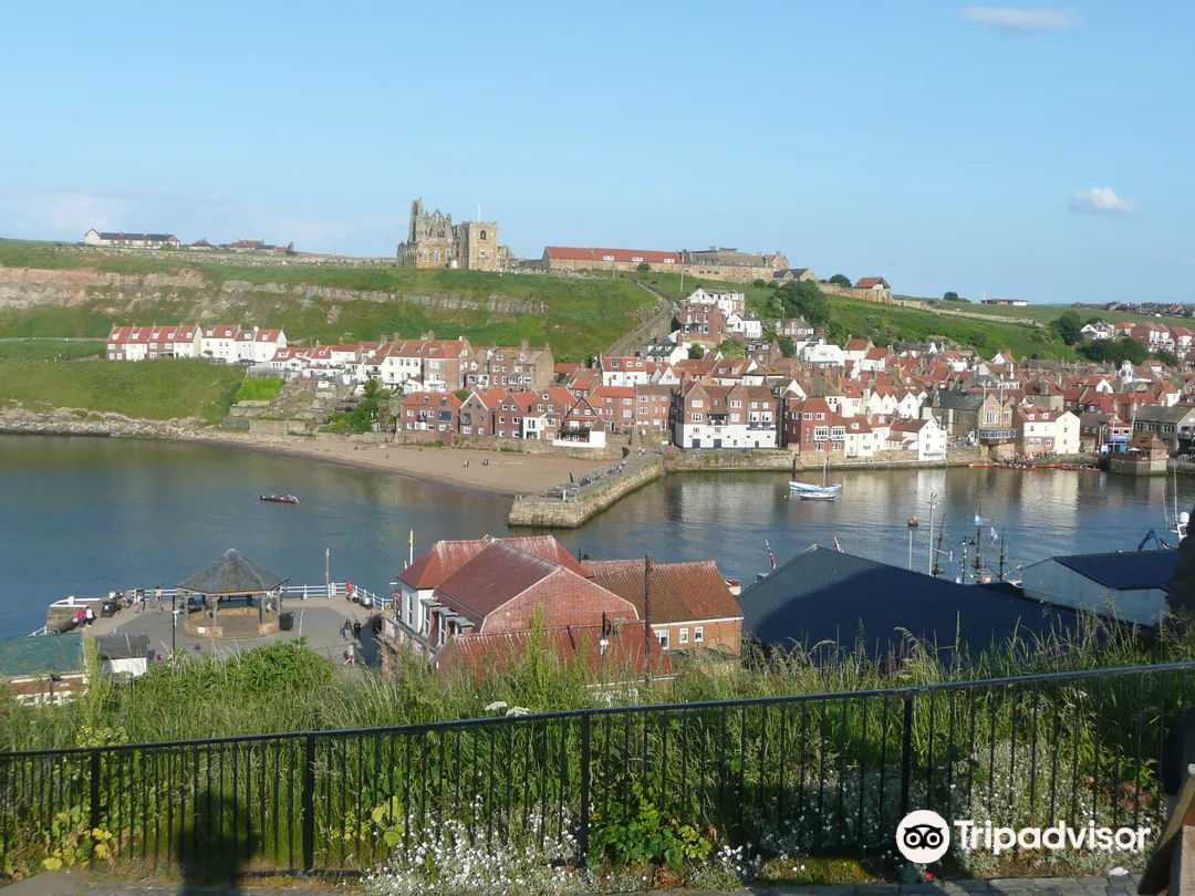 5_Whitby Walks