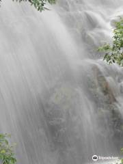 Shakunage Waterfall
