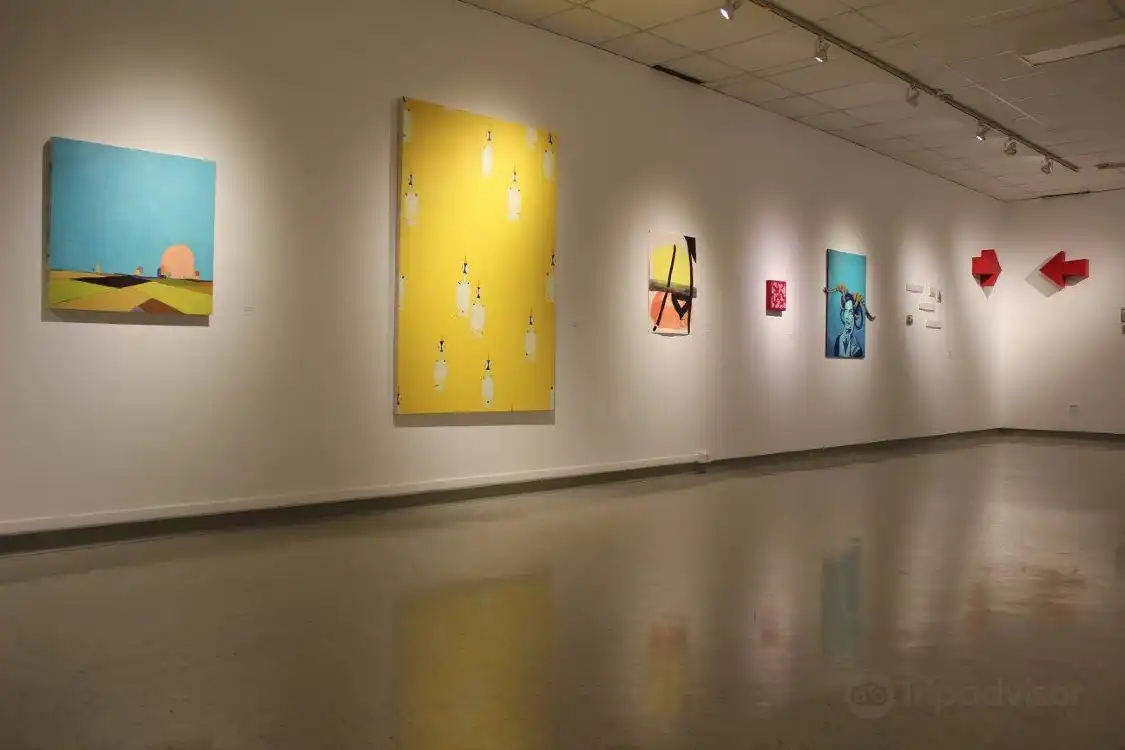 Hotels near Gordon Snelgrove Gallery
