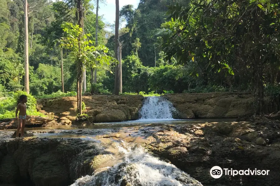 Kroeng Krawia Waterfall