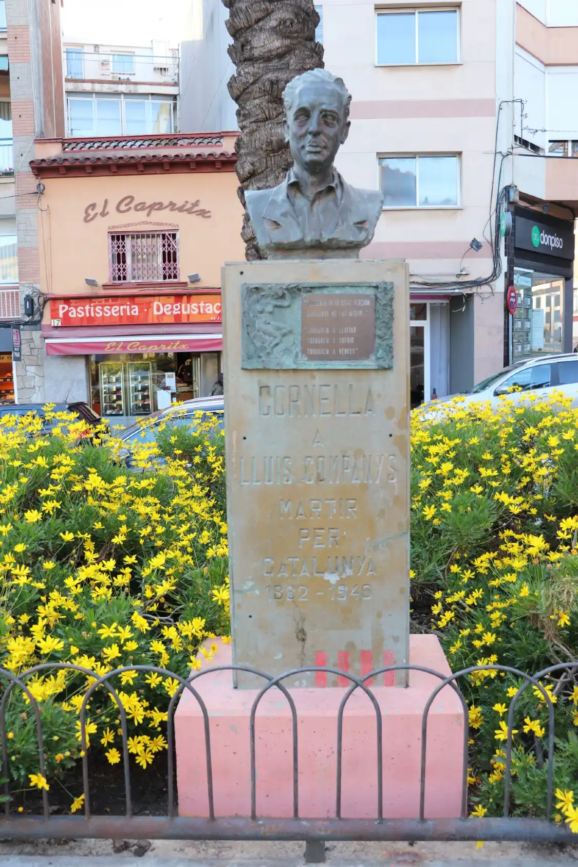 Hotels near Monumento a Lluis Companys i Jover
