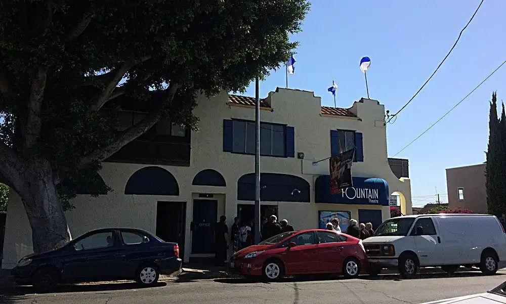 Các khách sạn gần The Fountain Theatre