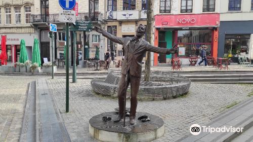 Jacques Brel Statue