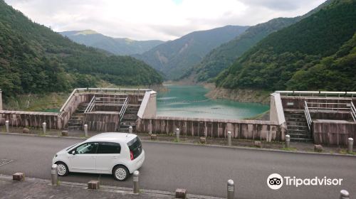 長島ダム駅