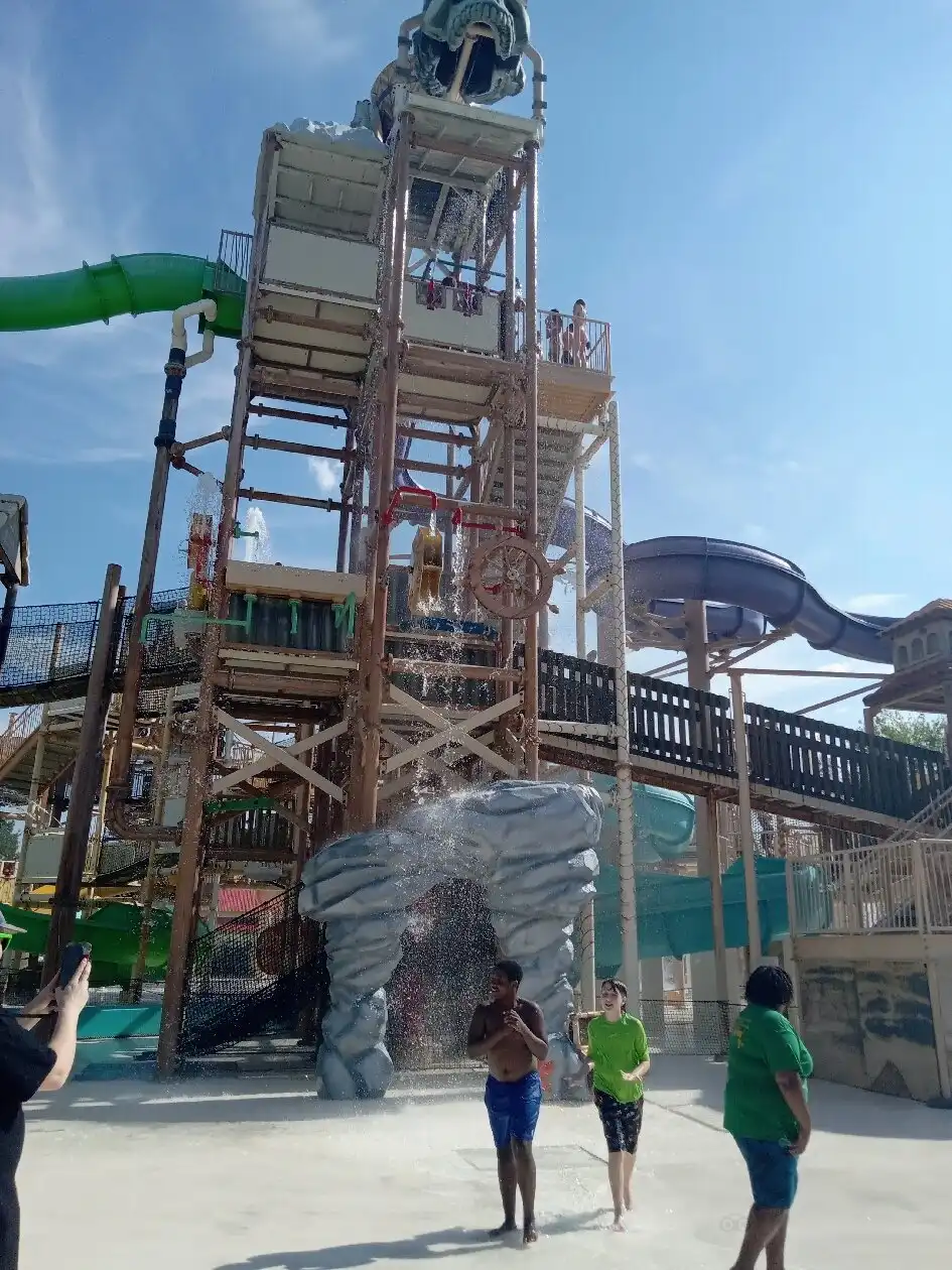 Các khách sạn gần Six Flags White Water - Atlanta