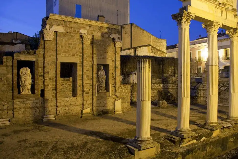 Hotels near Portico del Foro