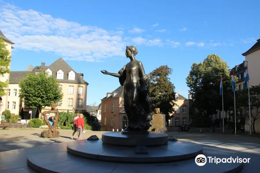 Statue of Charlotte, Grand Duchess of Luxembourg