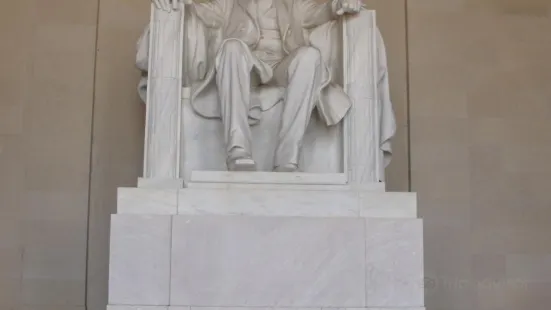 Abraham Lincoln Statue Plaza
