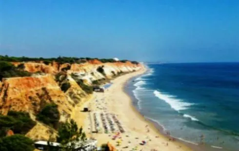 Praia do Barranco das Belharucas