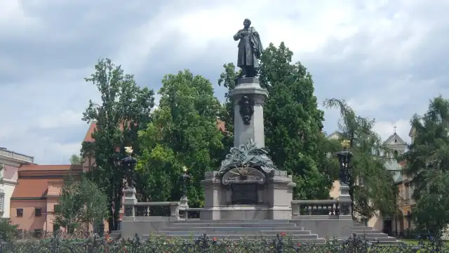 鄰近亞當·密茨凱維奇文學博物館的酒店