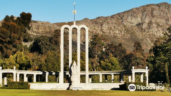 Huguenot Memorial Monument