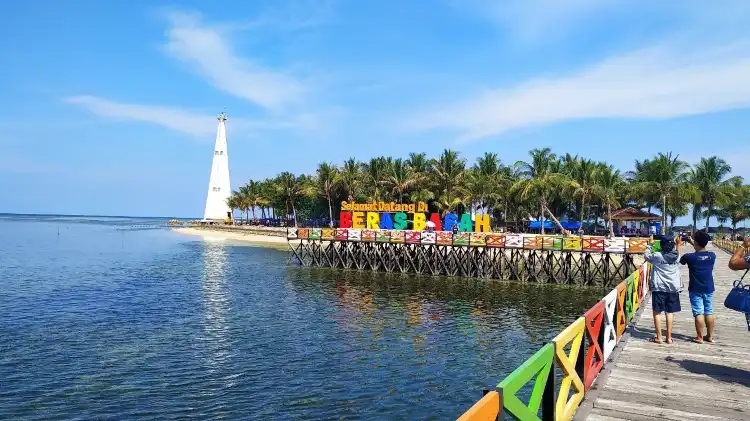 Hotels near Beras Basah Beach