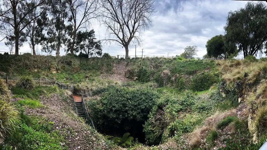 Hotels near Engelbrecht Cave & Coffee Shop