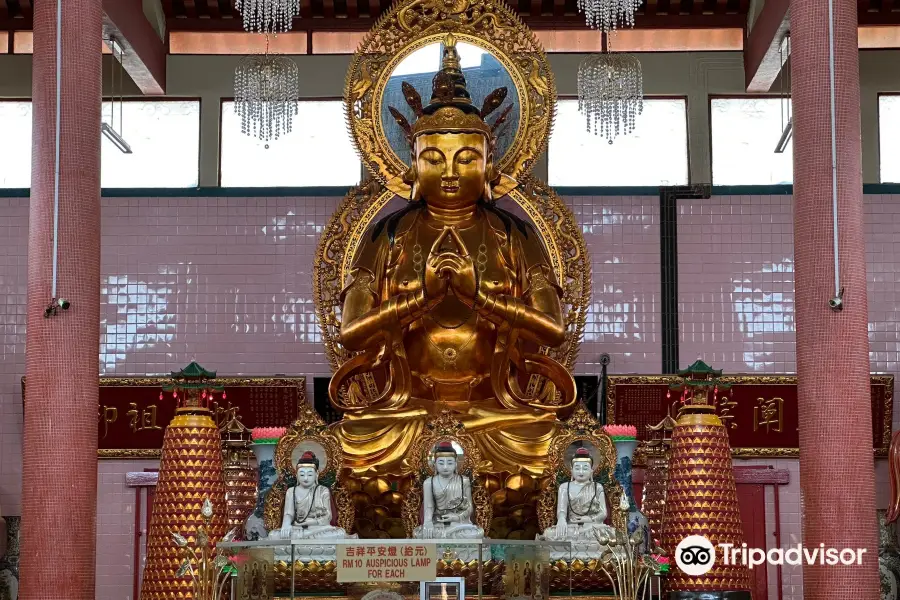 Sam Poh Temple