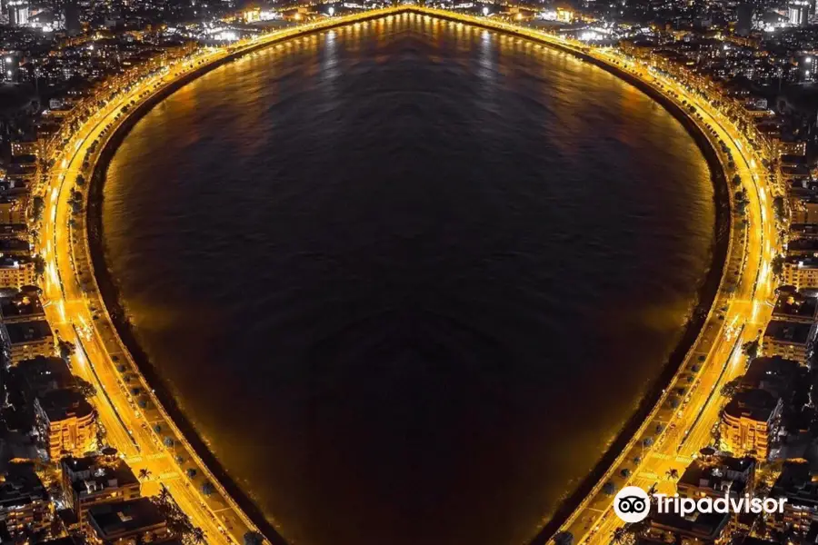 Queen's Necklace - Marine Drive