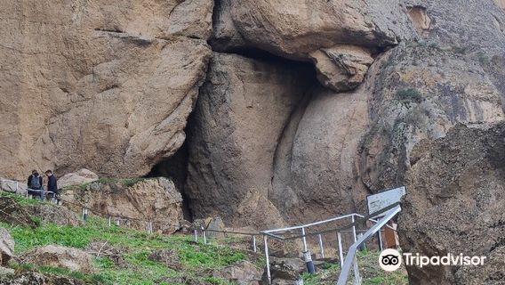 T'rchuneri (Bird) Cave