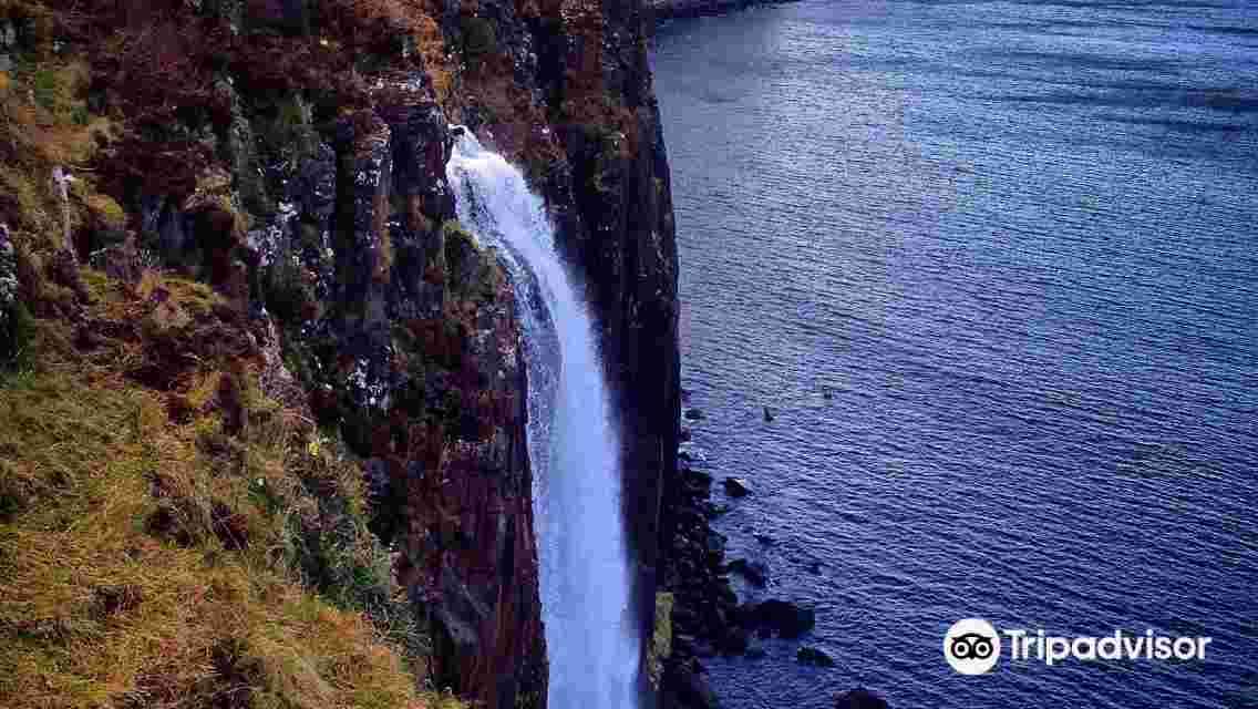 Three-day tour of Isle of Skye, Broadford, senior Peak, Loch Ness and Kilt Rock Cliff in the Scottish Highlands, UK