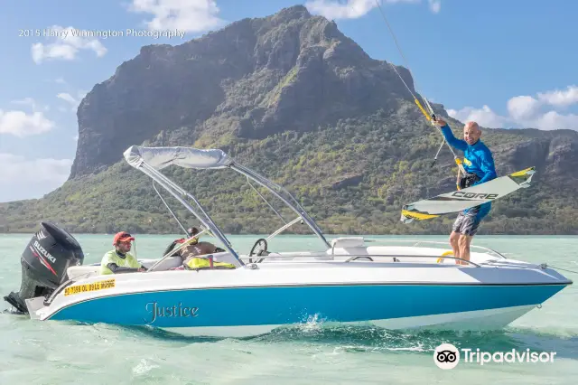 Surfing in Mauritius