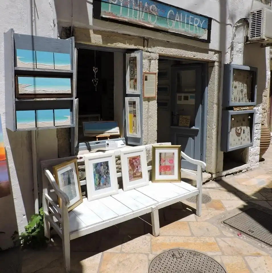 Hotels near Pythias Gallery