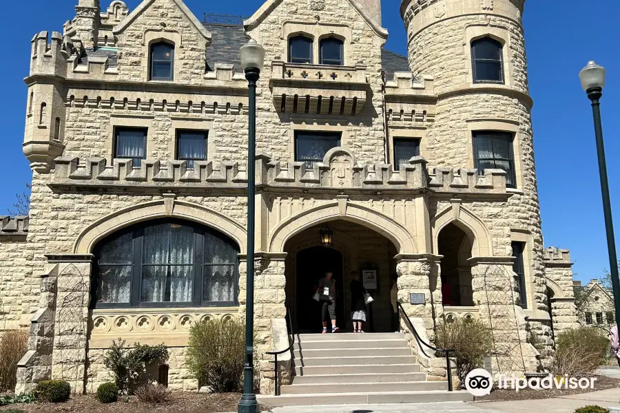 Joslyn Castle & Gardens