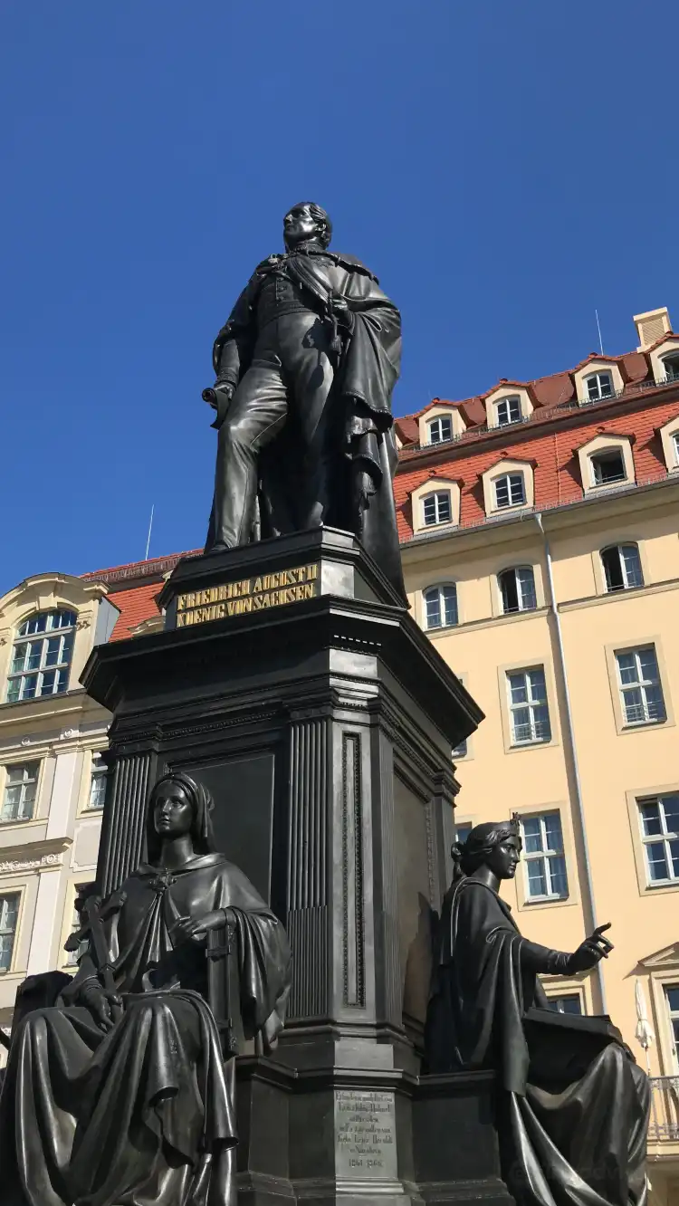 Hotels near Friedrich August II Monument