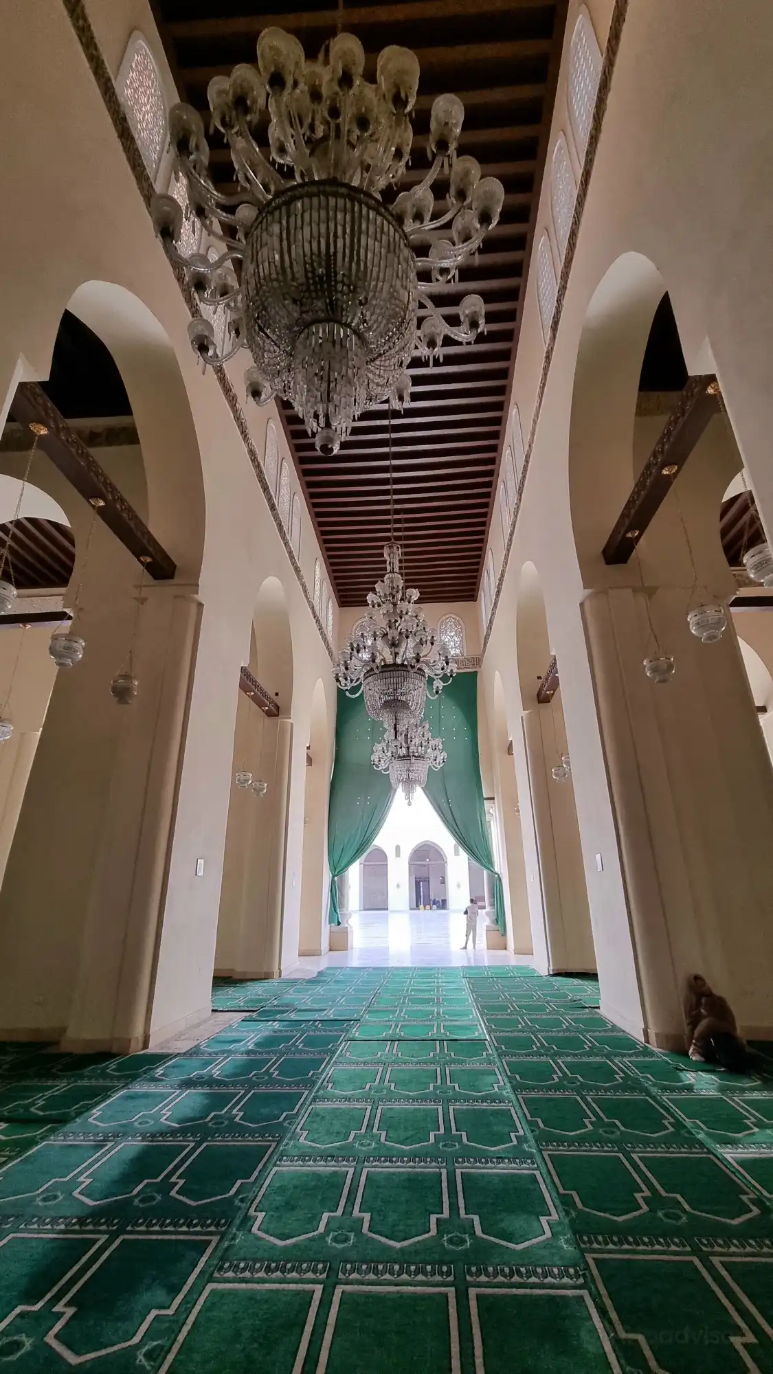 Hotels near Al-Hakim Mosque