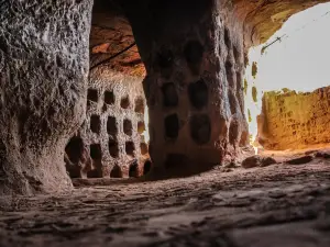 Cueva de los Cien Pilares