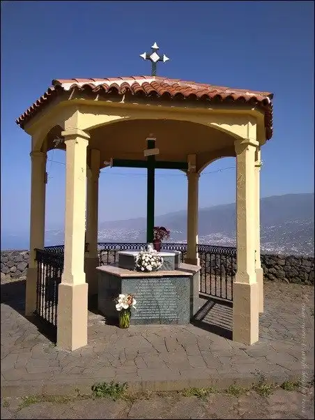 Hotels near Mirador de la Corona