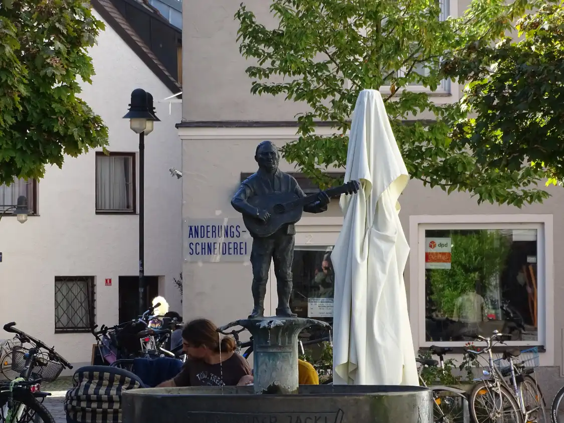 Hotels near Roider Jackl Brunnen