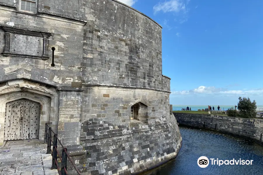 Calshot Castle