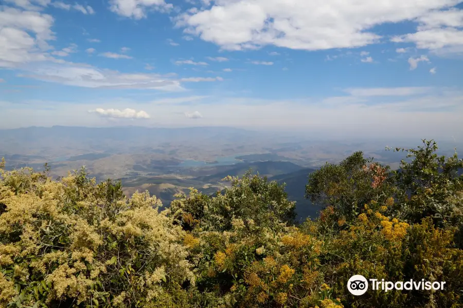 Trilha dos Tres Picos