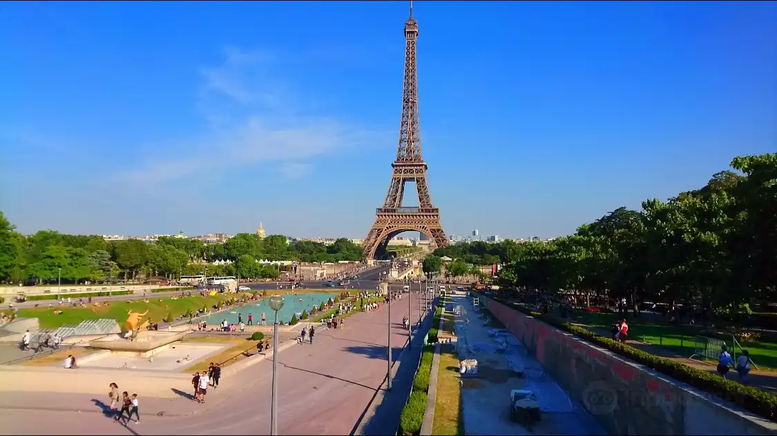 Hotels near Place du Trocadero